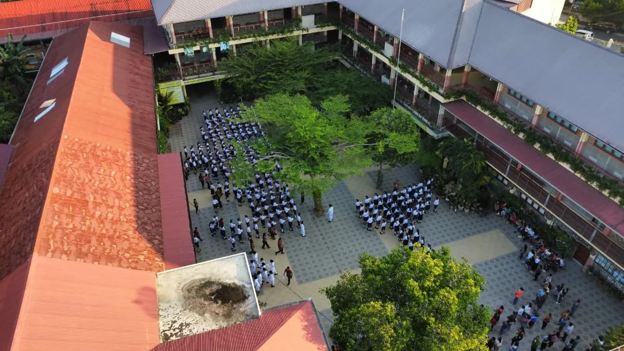 MPLS Hari Pertama: Upacara Pembukaan, Pengenalan Sekolah, dan Pembentukan Karakter Peserta Didik