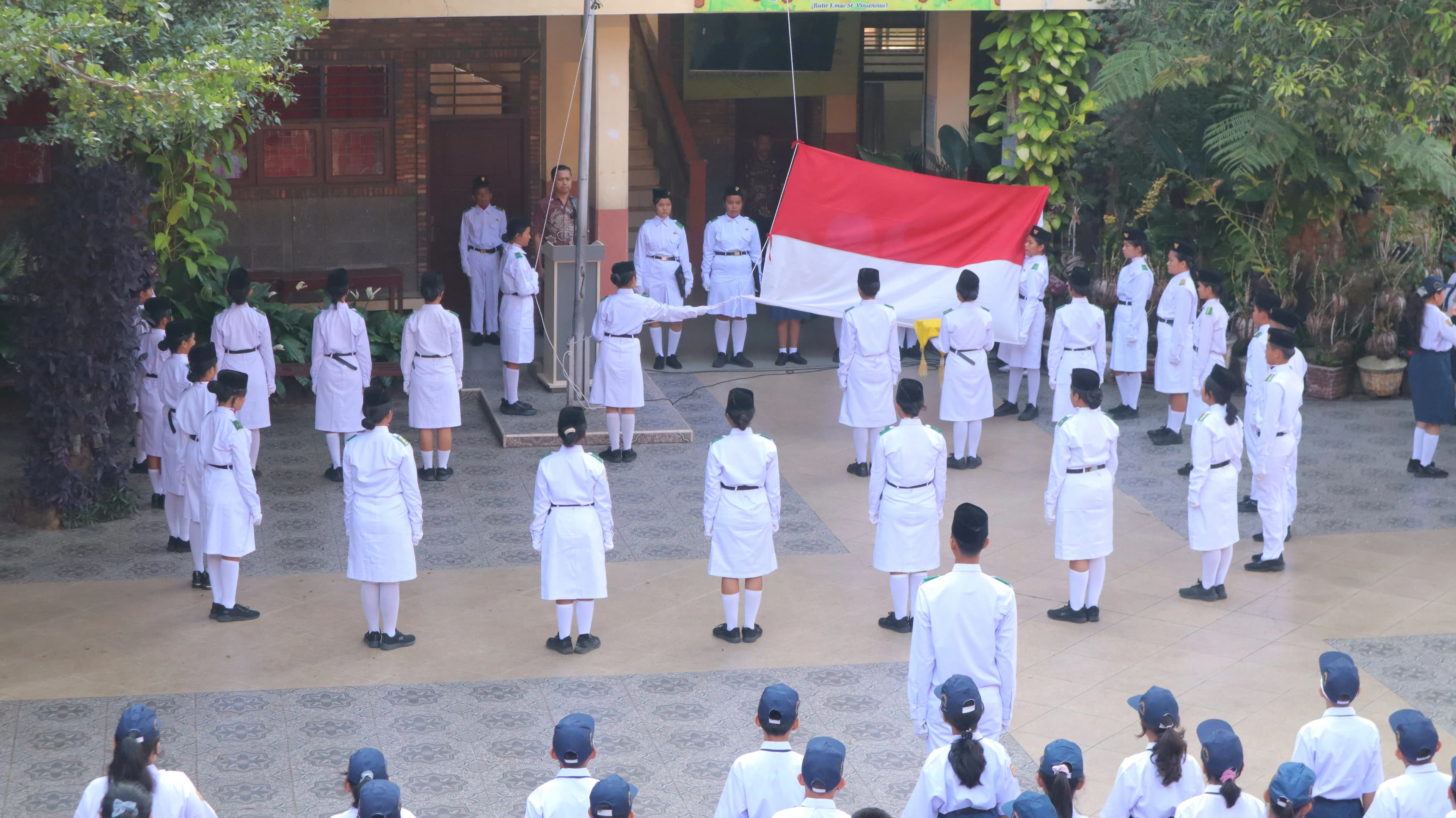 MPLS Hari Pertama: Awali Langkah dengan Semangat dan Karakter